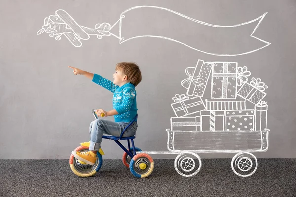 Glückliches Kind Weihnachtskostüm Kind Reitet Fahrrad Lustiges Kinderspiel Kinder Die — Stockfoto