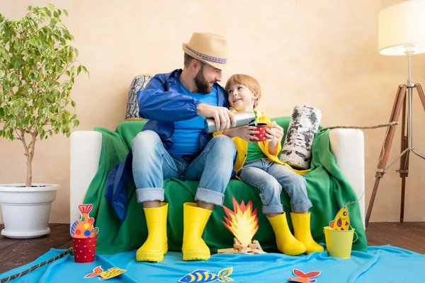 Gelukkige Familie Spelen Zoon Genieten Van Een Visreis Vader Kind — Stockfoto