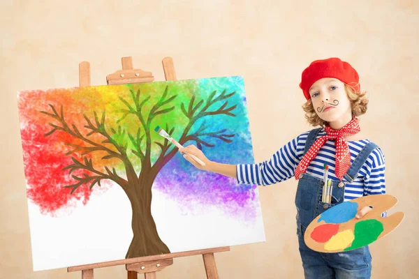 Bambino Artista Che Dipinge Foglia Arcobaleno Tela Ragazzo Felice Che — Foto Stock