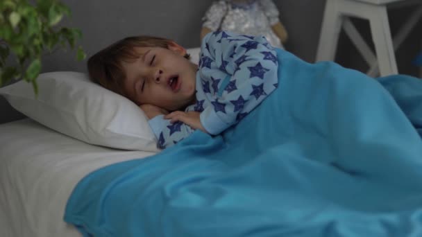 Happy Child Sleeping Toy Rocket Teddy Bear Kid Pretend Astronaut — Vídeo de Stock
