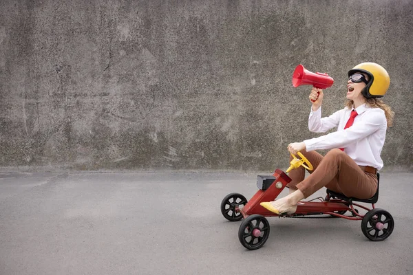 Portrait Funny Businesswoman Outdoor Woman Driving Retro Pedal Car Shouting — Fotografia de Stock