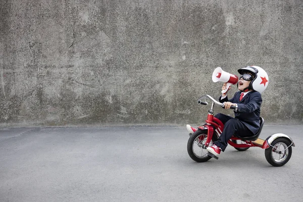 Niño Feliz Finge Ser Hombre Negocios Chico Divertido Montar Bicicleta — Foto de Stock