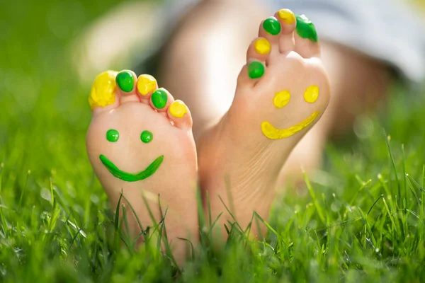 Happy Child Smile Feet Outdoor Kid Lying Green Spring Grass — Stockfoto