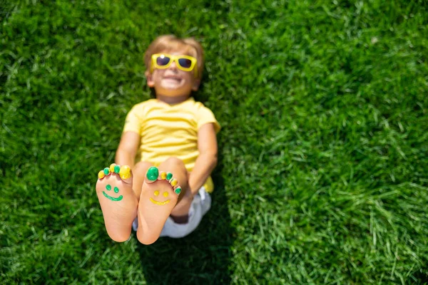 Happy Child Smile Feet Outdoor Kid Lying Green Spring Grass — Fotografia de Stock