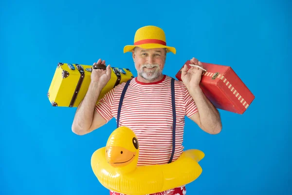 Happy Senior Man Ready Travel Summer Vacation Holiday Concept — Stock Photo, Image