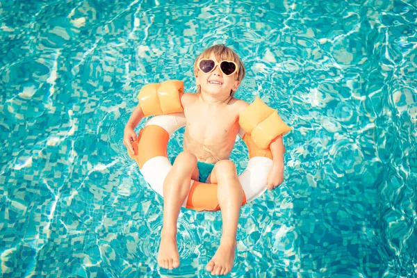 Happy Kid Having Fun Summer Vacation Child Playing Swimming Pool — Stock Photo, Image