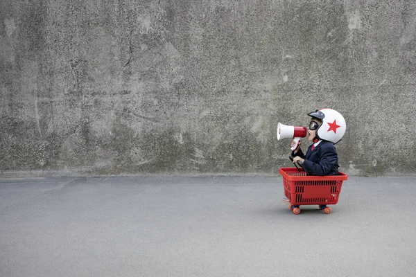 Bambino Felice Finge Essere Uomo Affari Ragazzo Divertente Cavalcando Carrello — Foto Stock