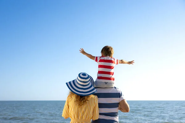 Bonne Famille Amuser Sur Plage Mère Père Enfant Sur Fond — Photo