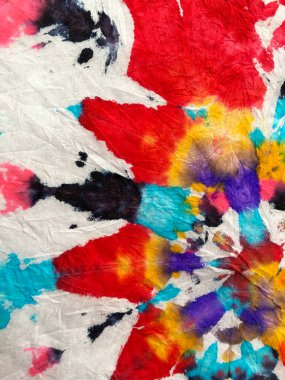 Boya sarmalı arka plan. Psikedelik girdap tekstili. Mavi, Kırmızı ve Sarı Özgürlük Kıvrımlı Girdap. Boho Boyalı Kıyafetler. Reggae Suluboya Efekti. Hippi Batic. Canlı Haight San Francisco Swatch. 