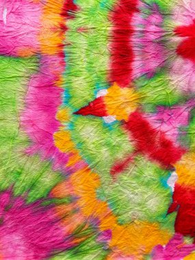 Hippi Batic. Canlı Haight San Francisco Swatch. Mavi, Kırmızı ve Sarı Psikedelik Girdap Tekstili. Özgürlük Girdabı 'nı bağladı. Boho Boyalı Kıyafetler. Reggae Suluboya Efekti. Boyalı Sarmal Arkaplan Bağla.