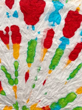 Mavi, Kırmızı ve Sarı Psikedelik Girdap Tekstili. Hippi Batic. Canlı Haight San Francisco Swatch. Özgürlük Girdabı 'nı bağladı. Boho Boyalı Kıyafetler. Reggae Suluboya Efekti. Boyalı Sarmal Arkaplan Bağla.