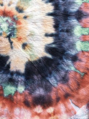 Boya sarmalı arka plan. Psikedelik girdap tekstili. Özgürlük Girdabı 'nı bağladı. Boho Boyalı Kıyafetler. Reggae Suluboya Efekti. Yeşil, Kırmızı ve Mavi Hippi Batic. Canlı Haight San Francisco Swatch. 