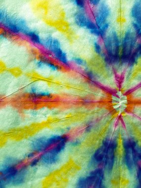 Hippi Batic. Canlı Haight San Francisco Swatch. Yeşil ve Kırmızı Psikedelik Girdap Tekstili. Özgürlük Girdabı 'nı bağladı. Boho Boyalı Kıyafetler. Reggae Suluboya Efekti. Boyalı Sarmal Arkaplan Bağla.