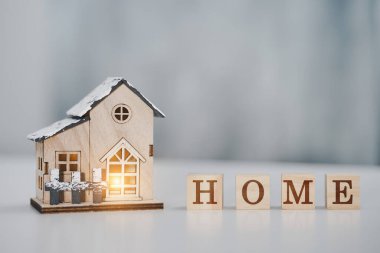 Model evi ve ev mektuplarını kapatın. Gayrimenkul, Ev kredisi ve Yatırım konsepti