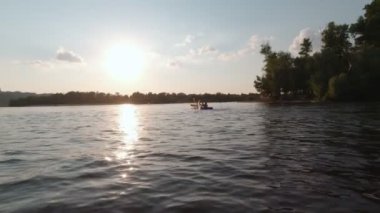 gün batımında kanosu