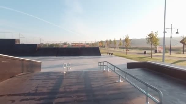 Skatepark lovaglás POV — Stock videók