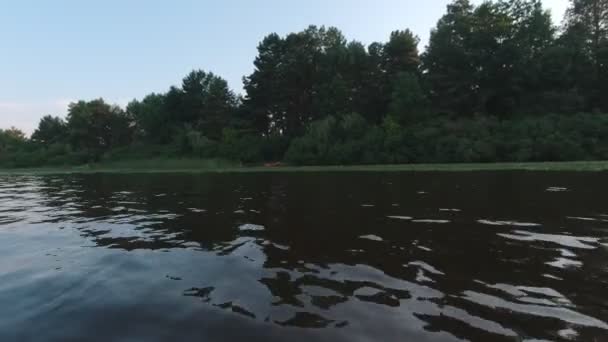 Navegación en canoa por el río — Vídeo de stock