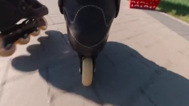 Çimenlerde paten kaymak