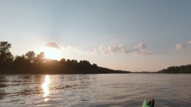 Nehrin üzerinde gün batımı