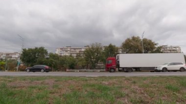 Şehirdeki Kamyonlar