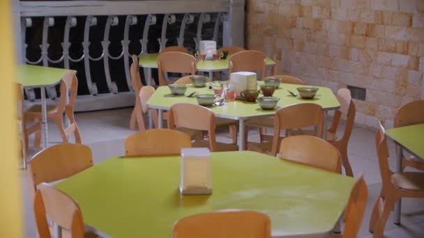 Çocuklar için Yemek Masası — Stok video