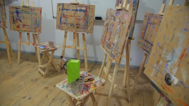 Easels In The Art Class — Stock video