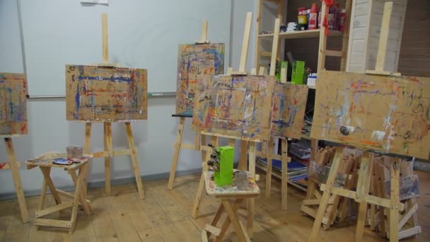 Easels In The Drawing Class — Stock video