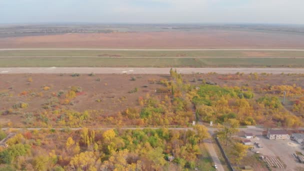 Campo de aviación abandonado al aire libre — Vídeos de Stock