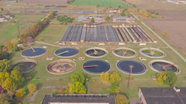 Бассейн для очистки сточных вод — стоковое видео