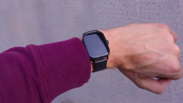Smart Watch na męskiej ręce — Wideo stockowe