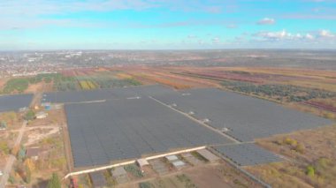 Güneş panelleri alanı