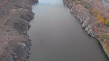 Kayalık Nehir ve Köprü