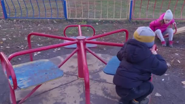 Crianças montam no parque infantil — Vídeo de Stock