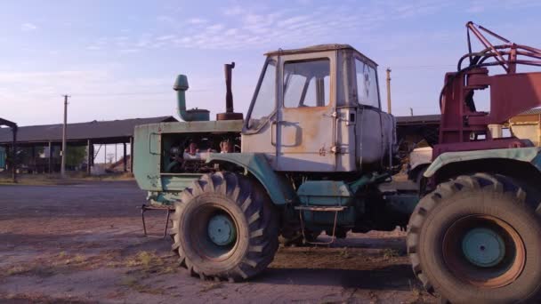 Сельскохозяйственные тракторы — стоковое видео