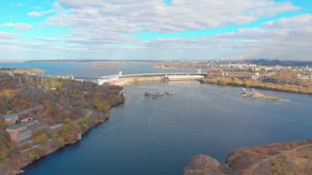 Barrage hydroélectrique de la rivière — Video