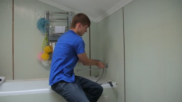 Plumber Installs A Faucet — Stock Video