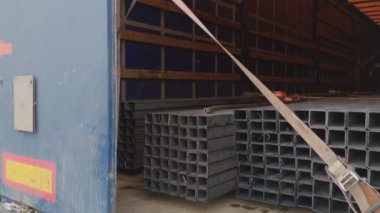 Adam Bir Vagon Tramvayı Kapatıyor Yavaş Hareket