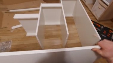 Mobilya Adam Elleri Kuruluyor