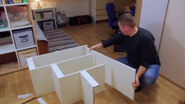 Man Assemble Furniture Indoors — стоковое видео