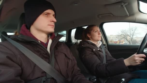 Man And Woman Singing In Car Slow Motion — Stock videók