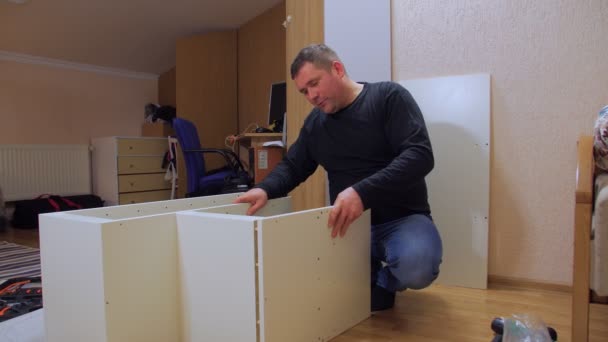 Man At Home Assemble Furniture — Stockvideo