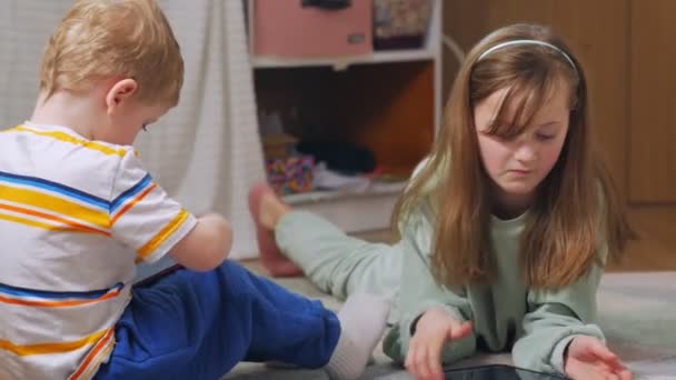 Brother And Sister With Gadgets — стоковое видео