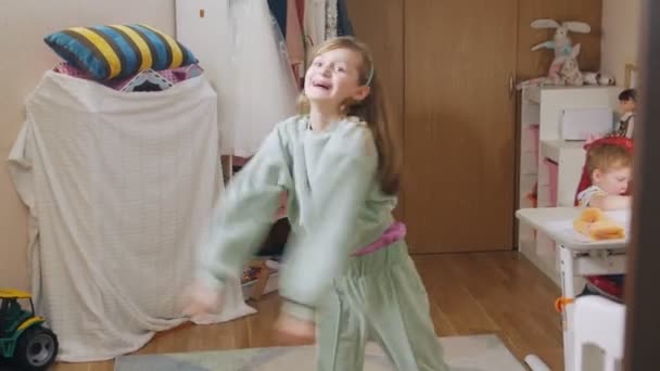 Schoolgirl Dancing At Home — Vídeo de Stock