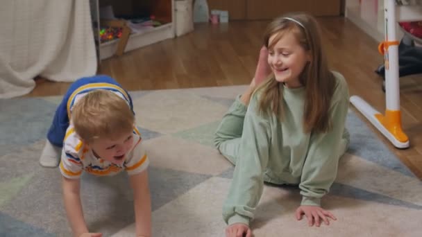 Children Doing Gymnastics And Dancing — Stockvideo