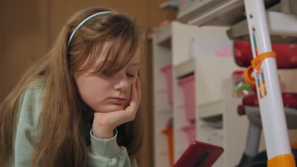 Close Up Of Girl With A Phone — Video Stock