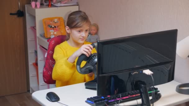 Οδήγηση παιδιών στον προσομοιωτή — Αρχείο Βίντεο