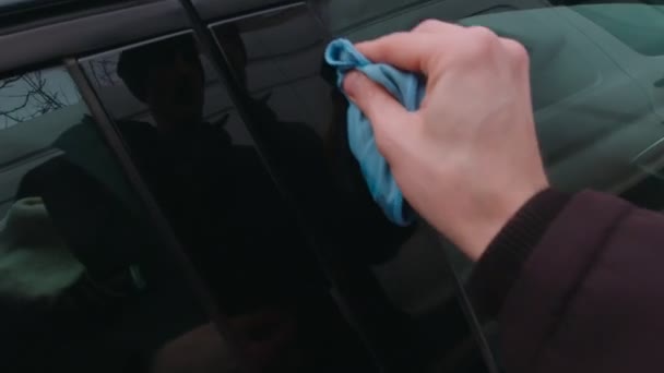 Limpando o carro — Vídeo de Stock