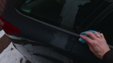 Adam Parlatan Araba Yavaş Hareket