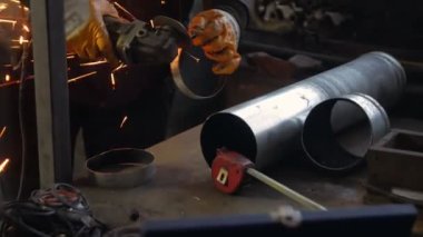 Öğütücüden kıvılcımlar