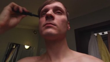 Kıllarla Savaşan Adam Yavaş Hareket